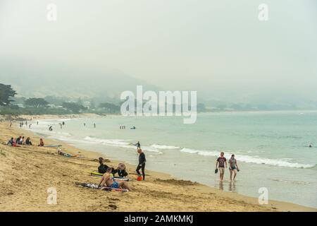 Apollo Bay, Victoria, Australie - Jan 14, 2020 : plage de la ville couverts dans la fumée des feux de brousse Banque D'Images