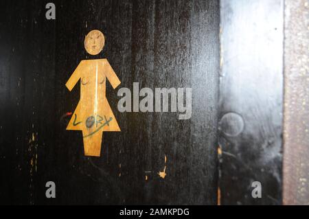 Pictogramme dans la salle des dames du restaurant "Schwabinger 7" dans la Feuilzschstraße à Munich. [traduction automatique] Banque D'Images