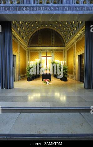 La salle de bénédiction pour les inhumations de urnes dans la partie arrière du cimetière oriental. [traduction automatique] Banque D'Images