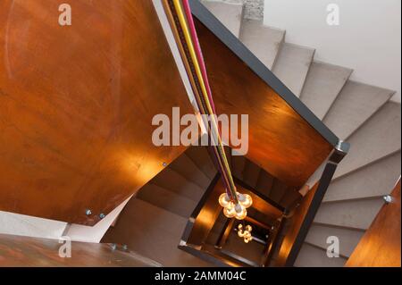 Escalier dans l''Hotel im Bunker' dans l''ancien bunker haut de la Lautenschlägerstraße à Allach. [traduction automatique] Banque D'Images