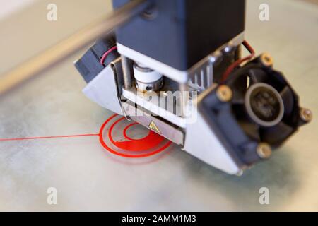 Imprimante en 3 dimensions dans la boutique de copie en 3 dimensions 'Freeform4u' dans l'Auenstraße 72. [traduction automatique] Banque D'Images