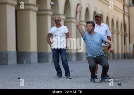 Joueur de Boule dans le Hofgarten de Munich. [traduction automatique] Banque D'Images