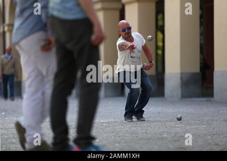 Joueur de Boule dans le Hofgarten de Munich. [traduction automatique] Banque D'Images