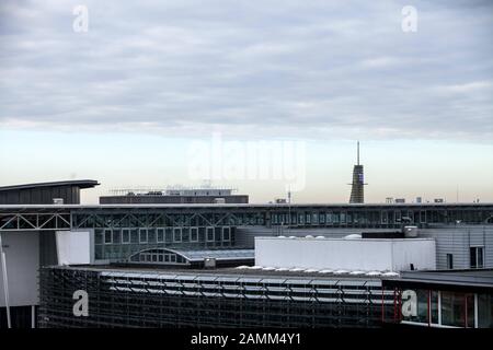 Vue de l'Institut d'études avancées (IAS) à la Faculté de génie mécanique et à la Tour Oskar von Miller. [traduction automatique] Banque D'Images