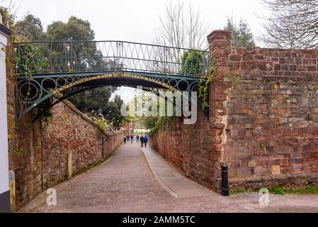 Exeter, DEVON, Royaume-Uni - 31MAR19: Le pont Burnet Patch était le premier pont en fer forgé d'Exeter, construit pour aider le maire à faire Sa Marche annuelle de Muraltie Banque D'Images