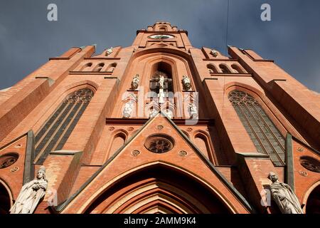 Église Saint-Jean-Baptiste à la Johannisplatz à Haidhausen. [traduction automatique] Banque D'Images