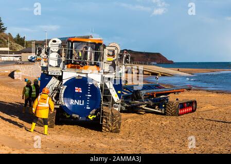 Exmouth, DEVON, Royaume-Uni - 3APR2019 : le véhicule de lancement et de récupération Supacare utilisé avec le RNLB R & J Welburn, un bateau de sauvetage de classe Shannon. Banque D'Images