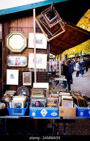 Impressions du festival public Kirchweihdult à Munich sur la Mariahilfplatz à Munich. [traduction automatique] Banque D'Images