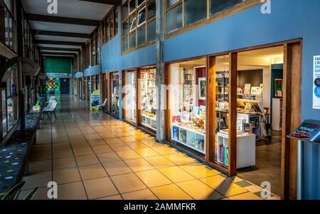 Marseille France, 28 décembre 2019 : 3ème étage ou magasin étage de la Cité Radieuse par l'architecte le Corbusier site classé au patrimoine mondial De L'Unesco Banque D'Images