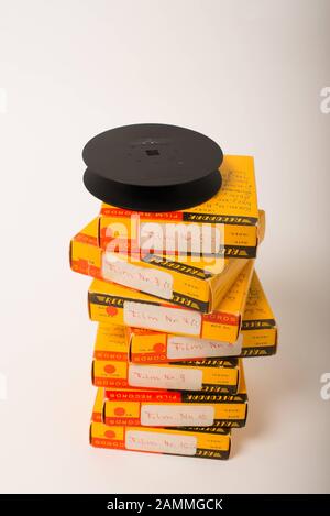 Une pile de rouleaux de film, emballée. [traduction automatique] Banque D'Images