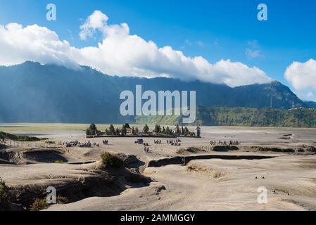 Temple au Mont Bromo volcans au Parc National de Bromo Tengger Semeru, l'Est de Java, Indonésie. Banque D'Images