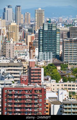 Osaka, JAPON - 16 OCTOBRE 2019 : vue panoramique sur les gratte-ciel dans le quartier Tennoji du centre d'Osaka, vue depuis la terrasse du jardin De L'Ab Banque D'Images