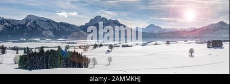 Panorama paysage en Bavière à pieds en hiver [traduction automatique] Banque D'Images