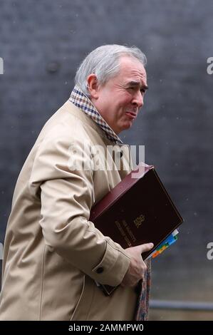 Le procureur général Geoffrey Cox part à la suite d'une réunion du Cabinet à Downing Street, Londres. Banque D'Images