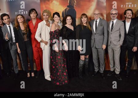 Los Angeles, États-Unis. 13 janvier 2020. Star Trek Picard Cast & Crew - Santiago Cabrera, Invité, Evan Evagora, Michelle Hurd, Isa Briones, Kirsten Beyer, Marina Sirtis, Patrick Stewart, Alex Kurtzman, Et Jonathan Del Arco au CBS All Access'STAR TREK PICARD Premiere qui s'est tenu au ArcLight Cinerama Dome à Hollywood, CA le lundi 13 janvier 2020. (Photo De Athanlee B. Mirador/Sipa Usa) Crédit: Sipa Usa/Alay Live News Banque D'Images