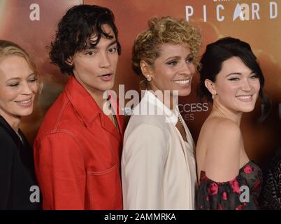 Los Angeles, États-Unis. 13 janvier 2020. (L-R) Jeri Ryan, Evan Evagora, Michelle Hurd et Isa Briones au CBS All Access's STAR TREK PICARD Premiere tenu au ArcLight Cinerama Dome à Hollywood, CA le lundi 13 janvier 2020. (Photo De Athanlee B. Mirador/Sipa Usa) Crédit: Sipa Usa/Alay Live News Banque D'Images