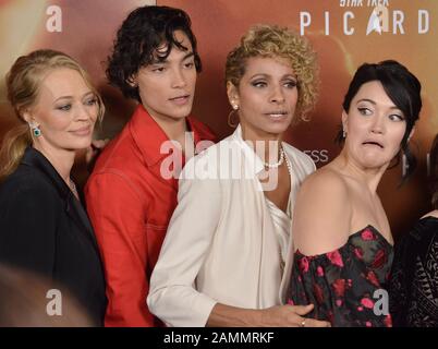 Los Angeles, États-Unis. 13 janvier 2020. (L-R) Jeri Ryan, Evan Evagora, Michelle Hurd et Isa Briones au CBS All Access's STAR TREK PICARD Premiere tenu au ArcLight Cinerama Dome à Hollywood, CA le lundi 13 janvier 2020. (Photo De Athanlee B. Mirador/Sipa Usa) Crédit: Sipa Usa/Alay Live News Banque D'Images