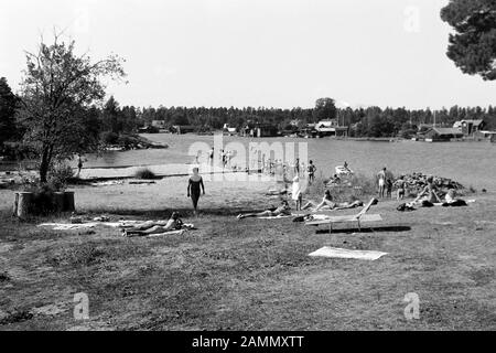 Besuch im Badeort Norrsundet am Bothnischen Meerbusen, 1969. Visite de la station balnéaire de Norrsundet dans le golfe de Bothnia, 1969. Banque D'Images