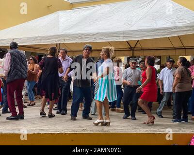 Danse sur la Plaza de Santa Lucía. Merida, Mexique. Banque D'Images