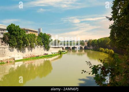 Aperçu de la rivière à Rome Banque D'Images