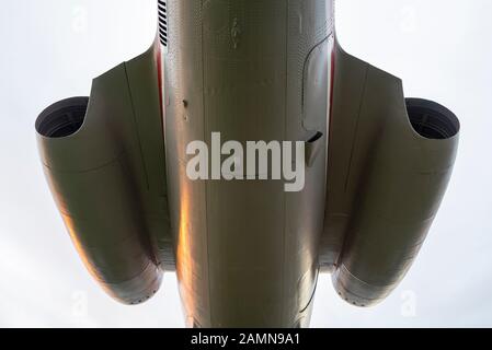 14 janvier 2020, Saxe-Anhalt, Magdeburg: Vue sur les moteurs à réaction du Tupolew 134 rénové, l'avion de l'ancienne compagnie aérienne GDR "INTERFLUG" est à l'aéroport de Magdeburg depuis 2004 et était dans un état désolate lors de la dernière inspection. Avec l'aide financière du Centre de l'emploi et du capital de l'État, les employés de l'Agence de promotion de l'emploi de Gise ont pu sauver la 'tu 134' de la désintégration finale. La machine a reçu un travail de peinture entièrement nouveau à l'extérieur et à l'intérieur. Le jet de conception russe de 1968 a été mis hors service en 1985 après un atterrissage brutal à Berlin-Schönefeld et près de 20, Banque D'Images