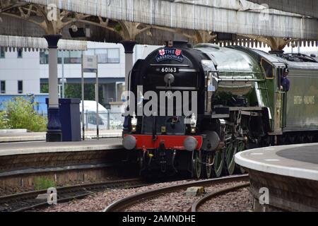 Le moteur à vapeur Aberdonian arrive à la gare d'Aberdeen Banque D'Images