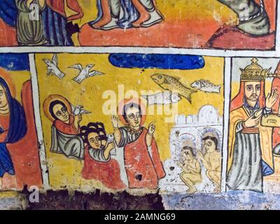 Peintures murales religieuses narratives à Uhra Kidane Mehret, situé sur la péninsule de Zeghe, en face de Bahar Dar. Ethiopie Banque D'Images