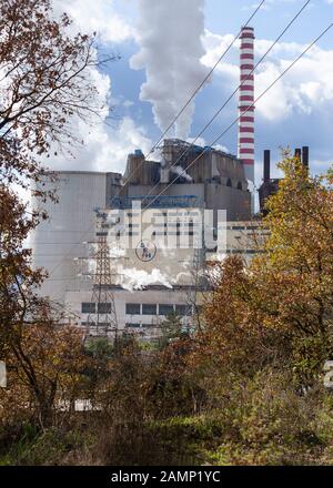 Power Plant à Arcadia dans le Péloponnèse central, produisant de l'électricité tous les jours pour le sud de la Grèce Banque D'Images