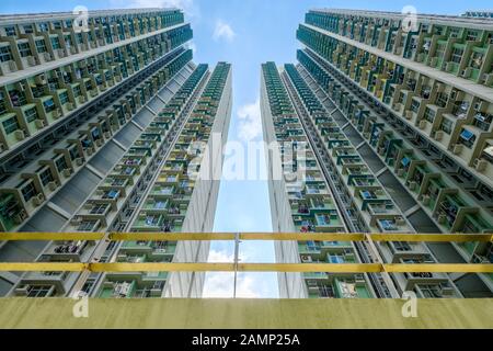 immense immeuble résidentiel, immeuble d'appartements en hauteur Banque D'Images