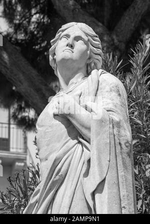 Catane, Italie - 8 avril 2018 : La statue de Saint Sixte (Sextus) en face de la Basilique di Sant'Agata. Banque D'Images