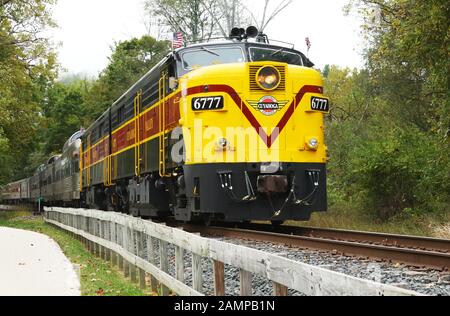Locomotives diesel MLW/ALCOA FPA-4 numéro CVSR 6777 et numéro CVSR 6771. Organisé comme événement spécial sur le chemin de fer panoramique de la vallée de Cuyahoga. Cuyahoga V. Banque D'Images