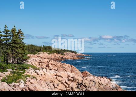 Paysage côtier sur la côte est du parc national des Hautes-terres-du-Cap-Breton, Ingonish, Nouvelle-Écosse, Canada Banque D'Images