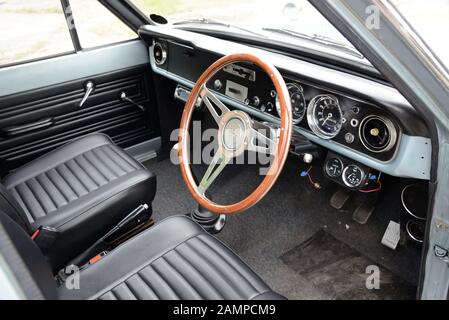 Intérieur Ford Cortina années 60 avec volant et tableau de bord Banque D'Images