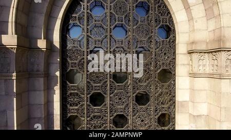 Façade de Mesrop Mashtots institut des manuscrits anciens, vue aérienne Banque D'Images