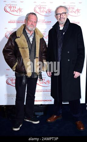 Terry Gilliam (à gauche) et Jonathan Pryce assistent à une projection de l'homme Qui A Tué Don Quichotte au cinéma Curzon Mayfair à Londres. Banque D'Images