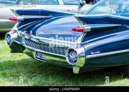 Feux arrière Bullet Sedan coupé de ville Cadillac des années 1950 Banque D'Images