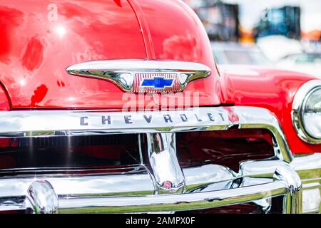 Vue sur le devant de la voiture Chevrolet classique des années 1940 lors du spectacle Stars & Stripes au Tatton Park UK Banque D'Images