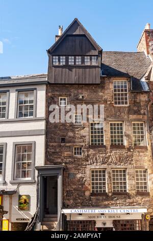 L'Moubray House sur High Street est l'un des plus anciens édifices de Edinburgh et fut le foyer de nombreuses personnes célèbres. Banque D'Images