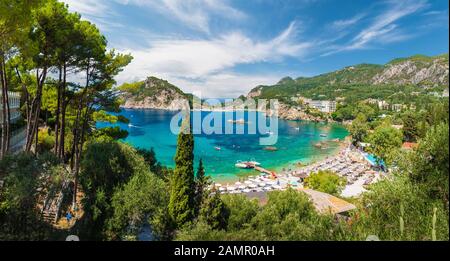 Plage de Paleokastritsa sur l'île de Corfou, Grèce Banque D'Images
