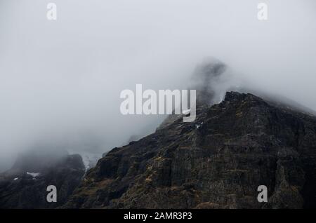 Foggy Mountain dans la péninsule de Snaefellsness Islande Banque D'Images