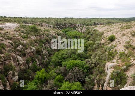 Biopark El Saucillo, vue imposante du sommet de l'aqueduc, Huichapan, Hidalgo, Mexique Banque D'Images