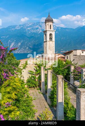 La ville pittoresque de Limone sul Garda, sur le lac de Garde. Province De Brescia, Lombardie, Italie. Banque D'Images
