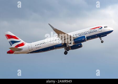 Palma de Majorque, Espagne - 21 juillet 2018 : avion Airbus A320 de British Airways à l'aéroport de Palma de Majorque (PMI) en Espagne. Airbus est un manu d'avion Banque D'Images