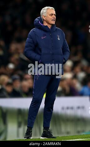 Tottenham Hotspur Manager José Mourinho lors du troisième match de replay de la FA Cup au stade Tottenham Hotspur à Londres. Banque D'Images