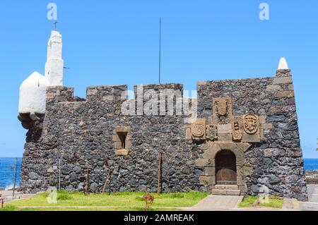 Façade principale du Castillo de San Miguel construite au XVIe siècle à Garachico. 14 Avril 2019. Garachico, Santa Cruz De Tenerife Espagne Afrique. Trav Banque D'Images