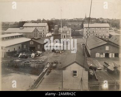 Photographie ancienne de la C1890, dépôt du phare général à St. George, Staten Island, New York. SOURCE : PHOTO ORIGINALE Banque D'Images