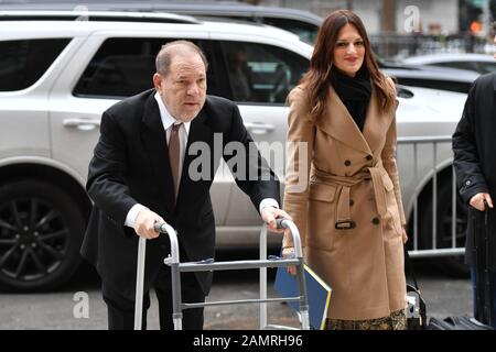 Harvey Weinstein Et Donna Rotunno Entrent À La Cour Pénale De New York Le 14 Janvier 2020 À New York. Weinstein, un producteur de film dont le prétendu Banque D'Images