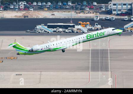 Palma de Majorque, Espagne - 21 juillet 2018 : avion Binter Bombardier CRJ 1000 à l'aéroport de Palma de Majorque (PMI) en Espagne. Bombardier est un avion M. Banque D'Images