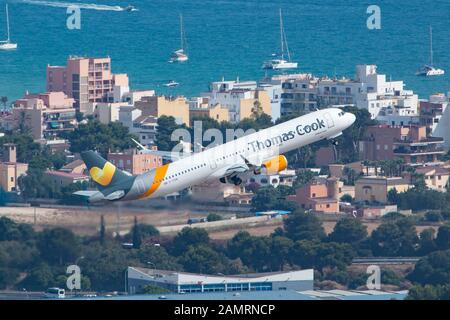 Palma de Majorque, Espagne - 21 juillet 2018 : avion Thomas Cook Airbus   à l'aéroport de Palma de Majorque (PMI) en Espagne. Airbus est une manufacture d'avions Banque D'Images