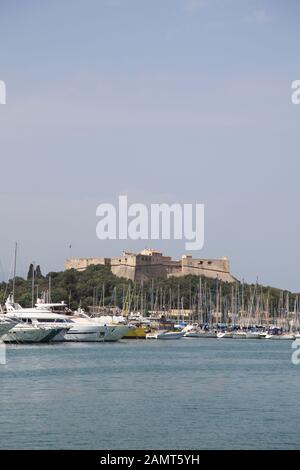 Fort Carre, Port Vauban, Port, Antibes, Côte D Azur, Côte D Azur, Provence, France, Méditerranée, Europe Banque D'Images